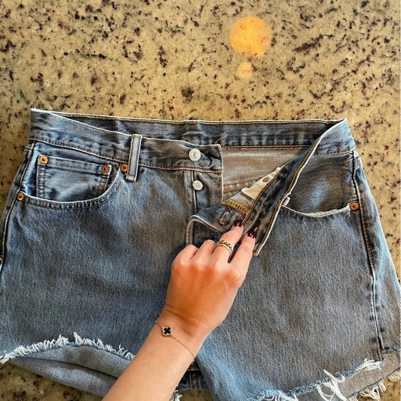 Vintage 501 Levi’s 100% cotton denim cut off shorts - Picture 2 of 5